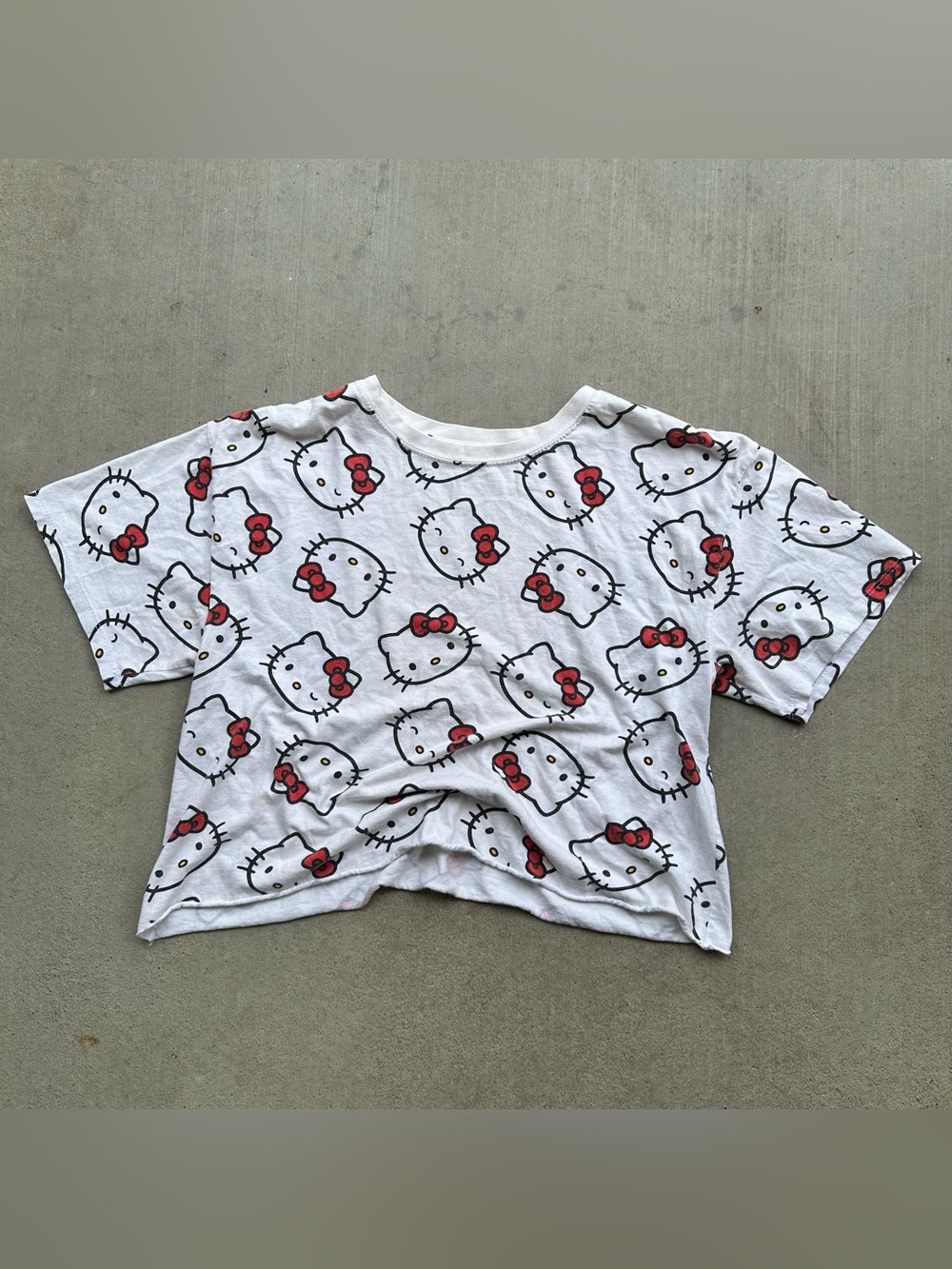 Hello Kitty Sanrio White Allover Graphic Print Cropped T-Shirt Women’s XL